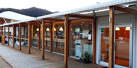 
プチ移住やインターンを受け入れるコワーキングスペース「女川フューチャーセンター」。地元の公民館的な存在も兼ねる。